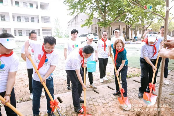 圣象集團(tuán)綠校園公益活動走進(jìn)“將軍之縣”紅安 傳遞真善美